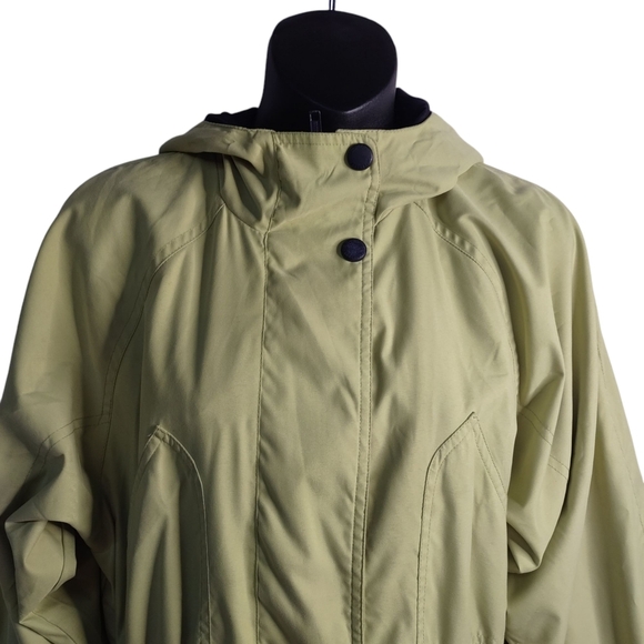 London Fog Women's Green Hooded Jacket Coat Sz Medium 10-12 - Picture 3 of 9